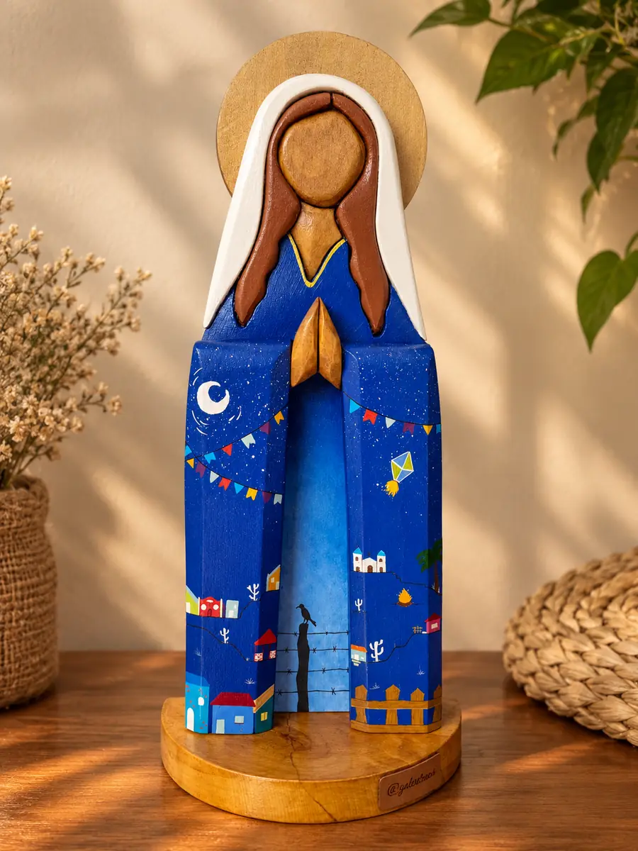 Escultura devocional de Nossa Senhora em madeira artesanal da Galeri